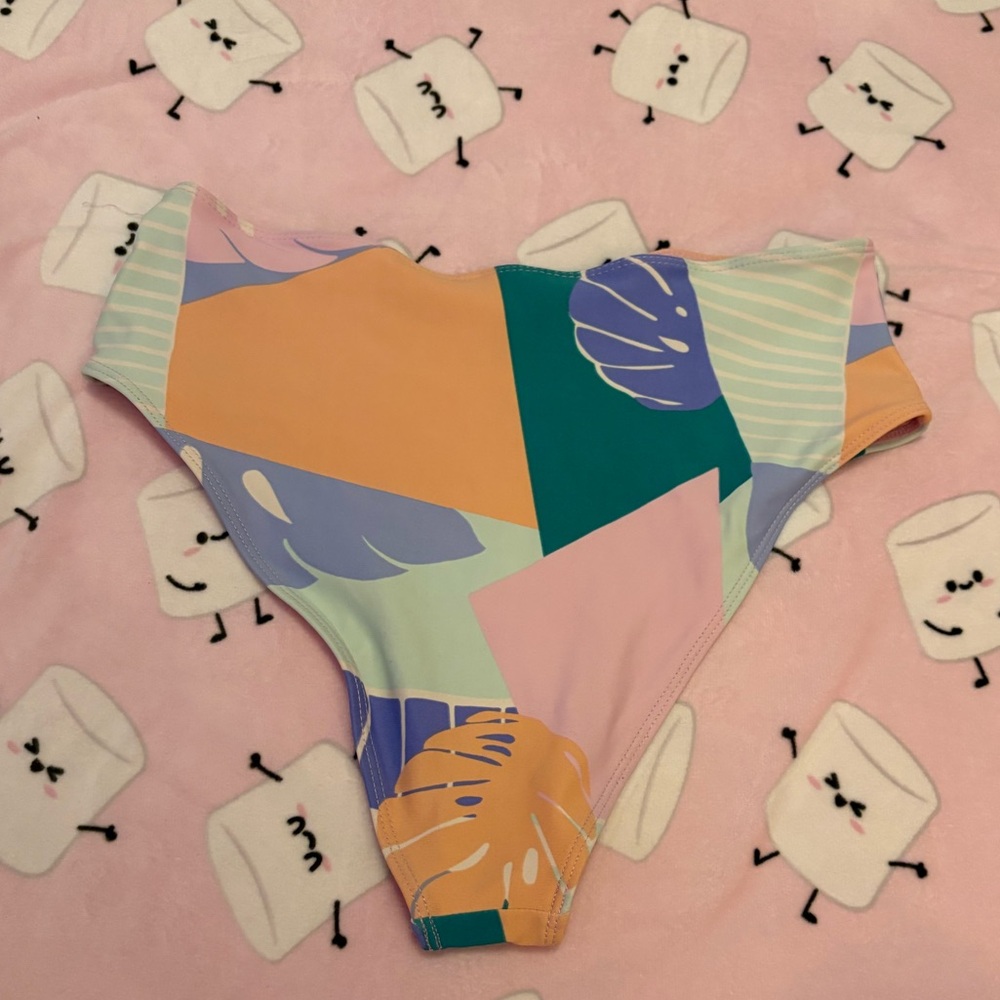 Small Women’s Forever 21 Bikini With High Waisted Bottoms - Picture 5 of 7